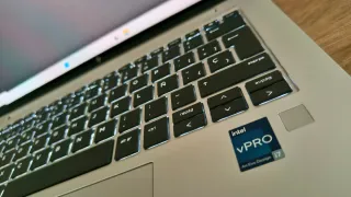 PORTÁTIL HP 14" - i7 13th - 32GB DDR5 - NVME 512GB