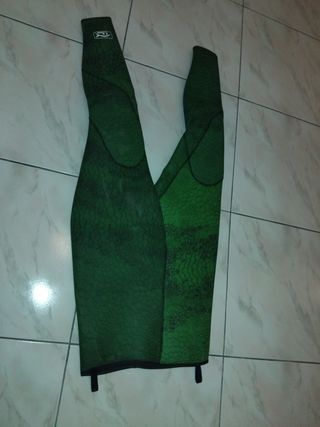 Pantaloni subacquea mimetico.