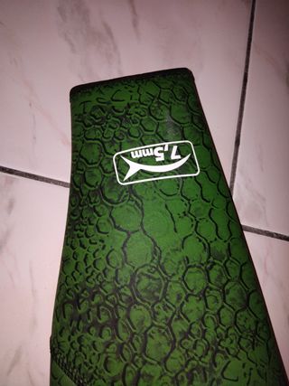 Pantaloni subacquea mimetico.