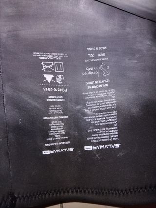 Pantaloni subacquea mimetico.