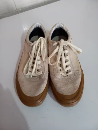 Zapatillas de cordones beige y marrón