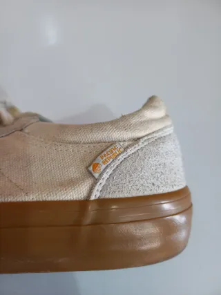 Zapatillas de cordones beige y marrón