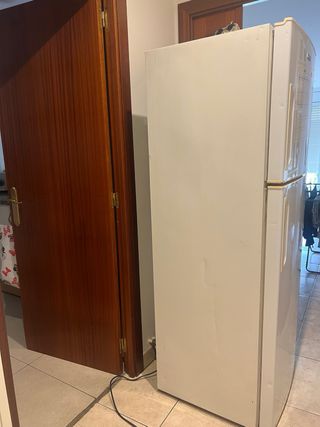 Nevera / Frigorífico con Congelador