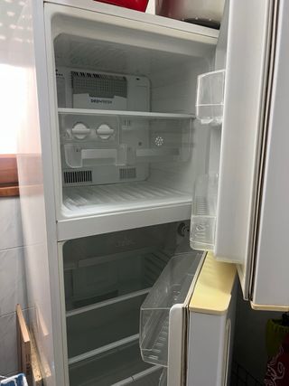 Nevera / Frigorífico con Congelador