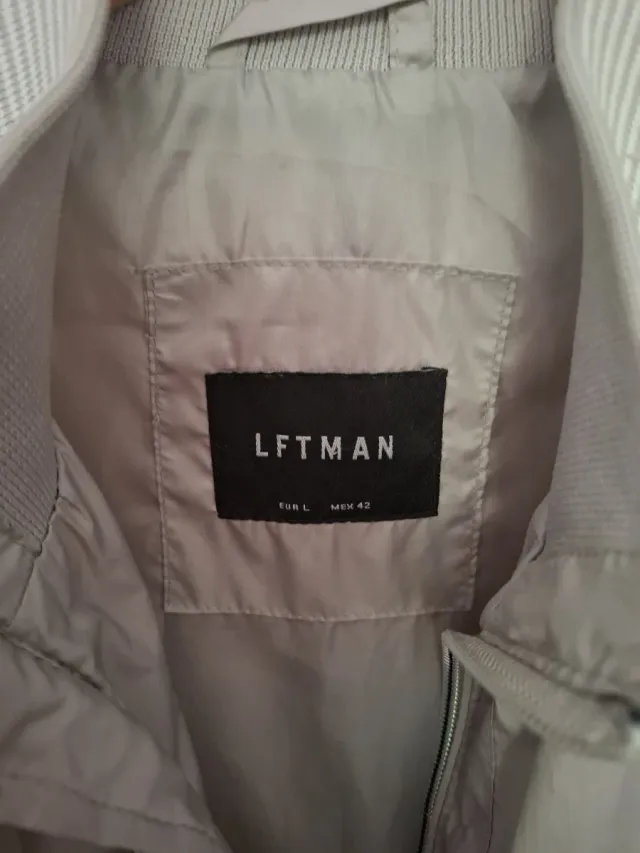 Cazadora impermeable gris