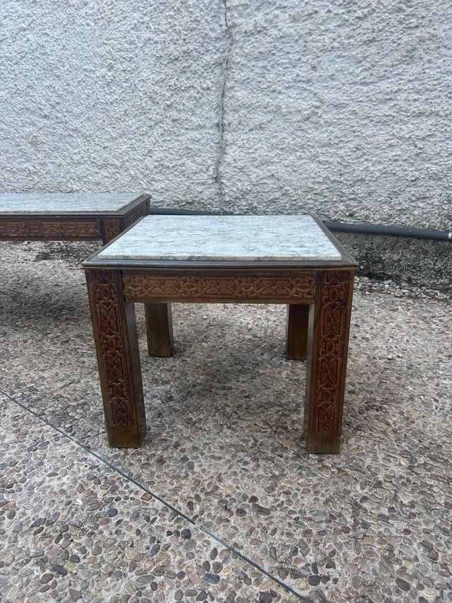 Juego de 2 mesas de mármol y madera
