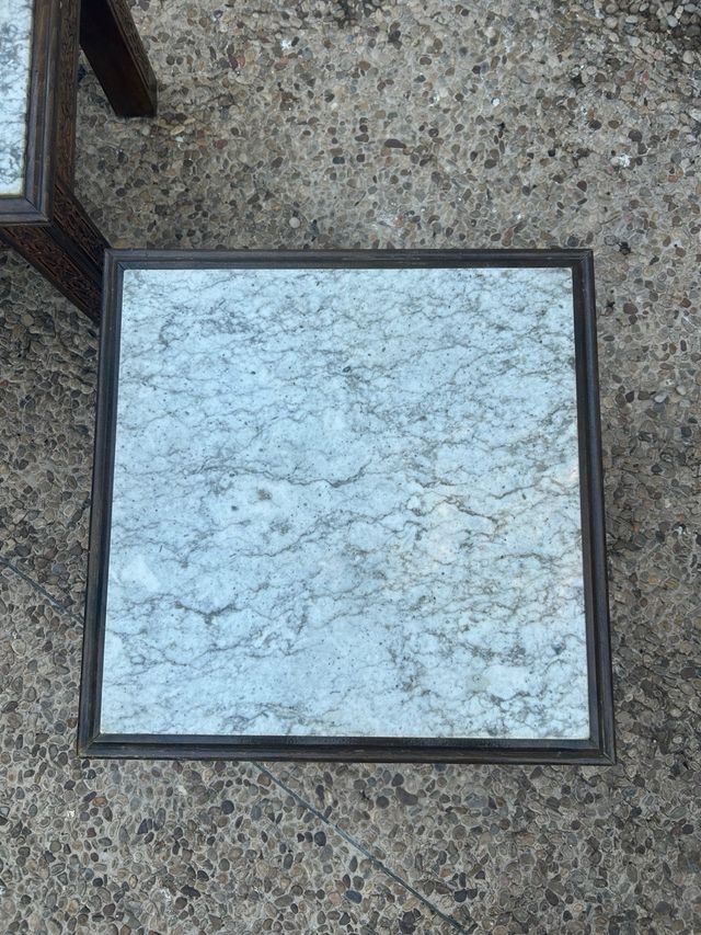 Juego de 2 mesas de mármol y madera