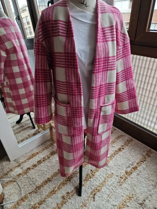 Abrigo paño cuadros rosa y beige