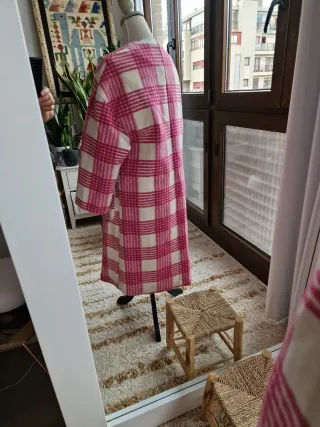Abrigo paño cuadros rosa y beige