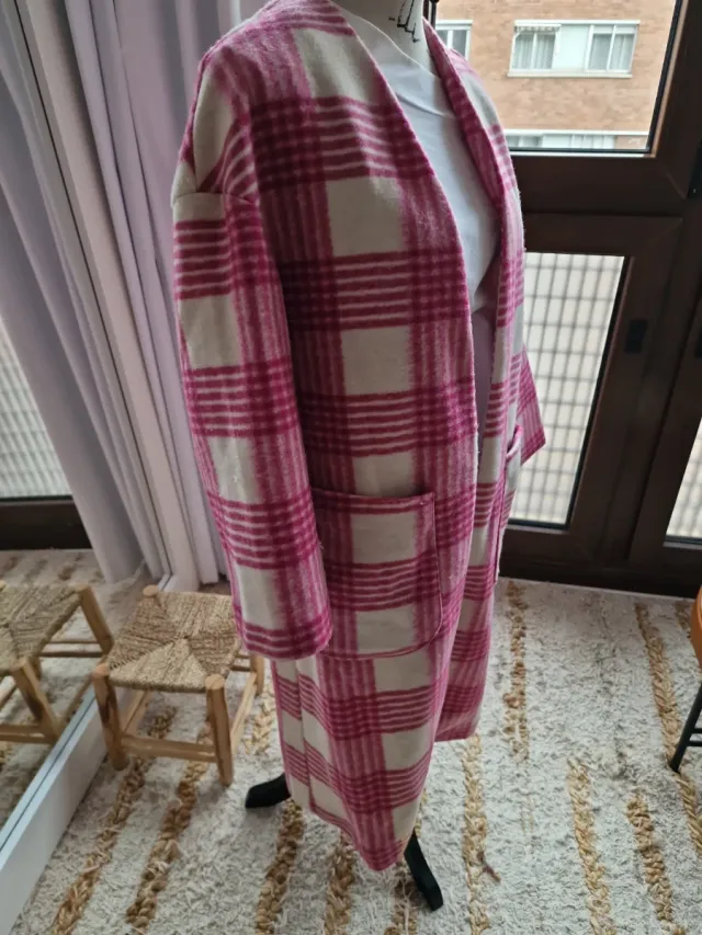 Abrigo paño cuadros rosa y beige