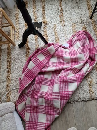 Abrigo paño cuadros rosa y beige