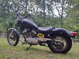 Moto Yamaha XV 125/250 Negra