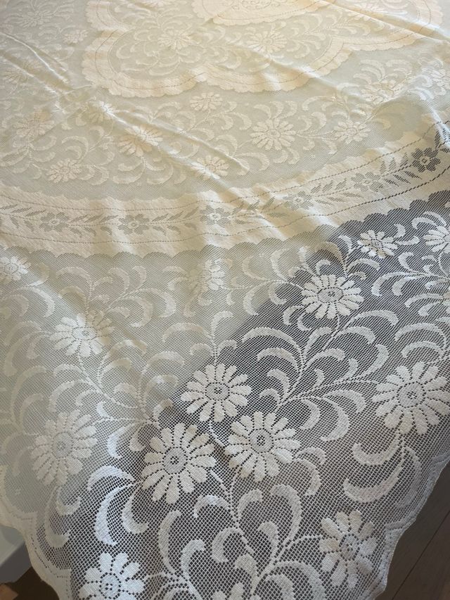 Tovaglia in pizzo color crema