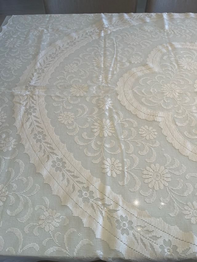 Tovaglia in pizzo color crema