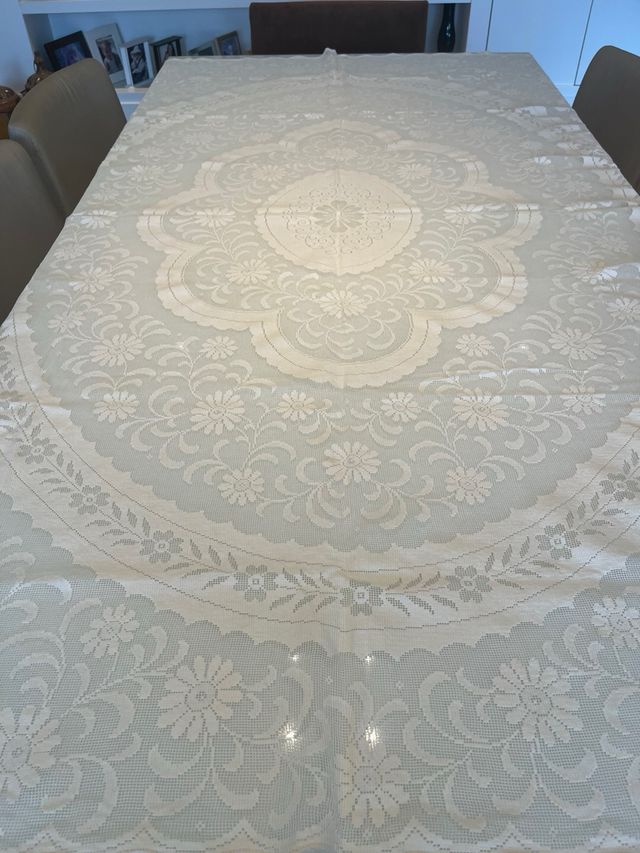 Tovaglia in pizzo color crema