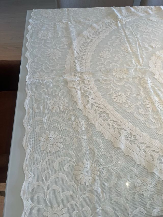 Tovaglia in pizzo color crema