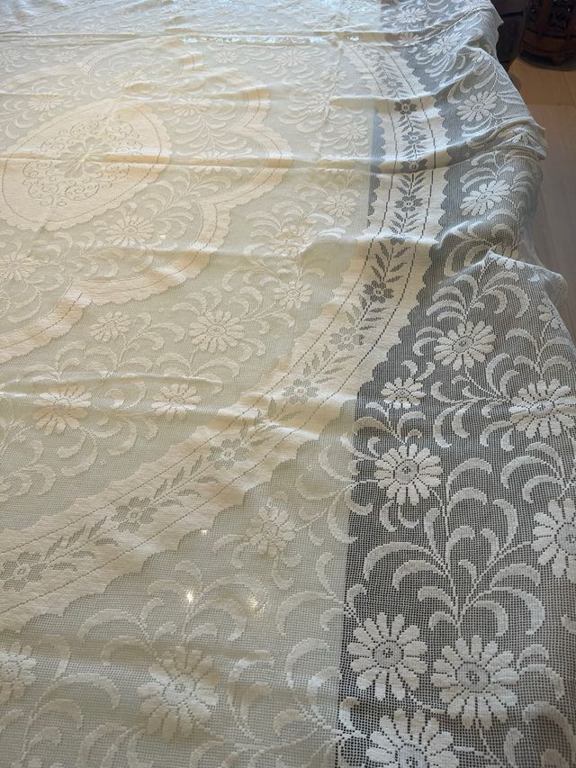 Tovaglia in pizzo color crema