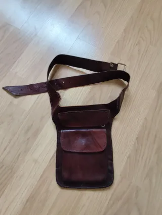 Riñonera de piel marrón