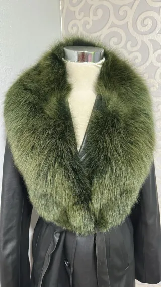 Cuello de pelo verde y negro