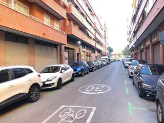 Local comercial en venta en La Prosperitat en Barcelona