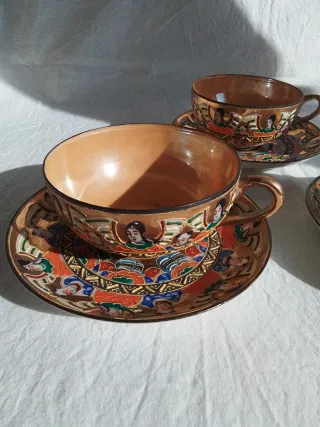 Set di tazze da tè antiche in porcellana