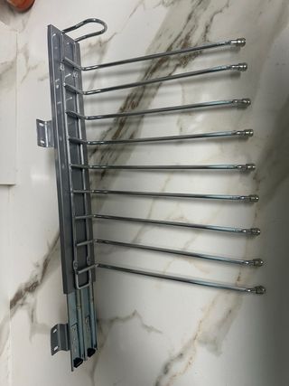 Soporte extraible de armario para pantalones