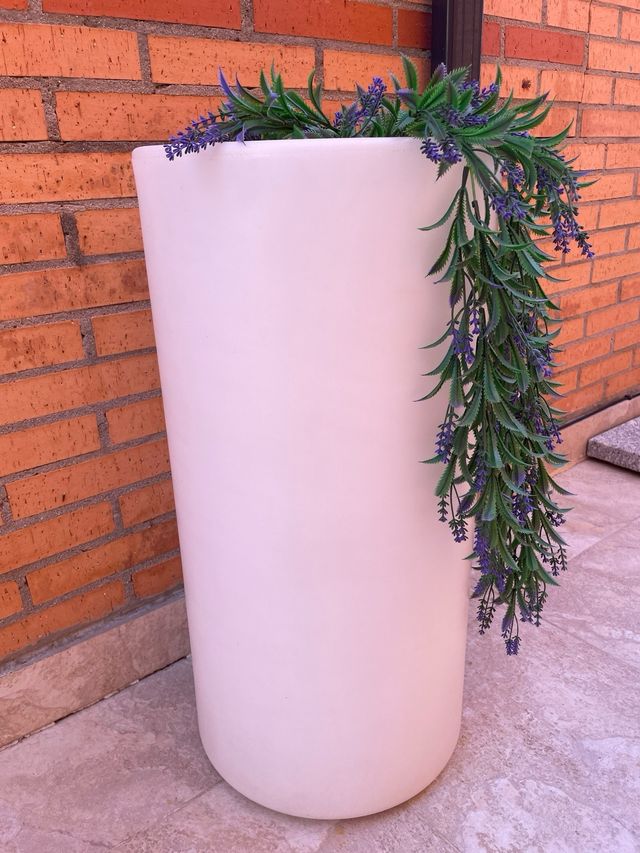 Macetero moderno con luz LED