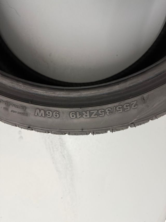 Neumáticos 255/35/19 96W Nuevos