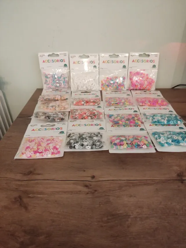 Set di perline acriliche colorate