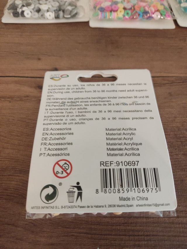 Set di perline acriliche colorate