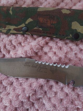 Cuchillo de colección con funda