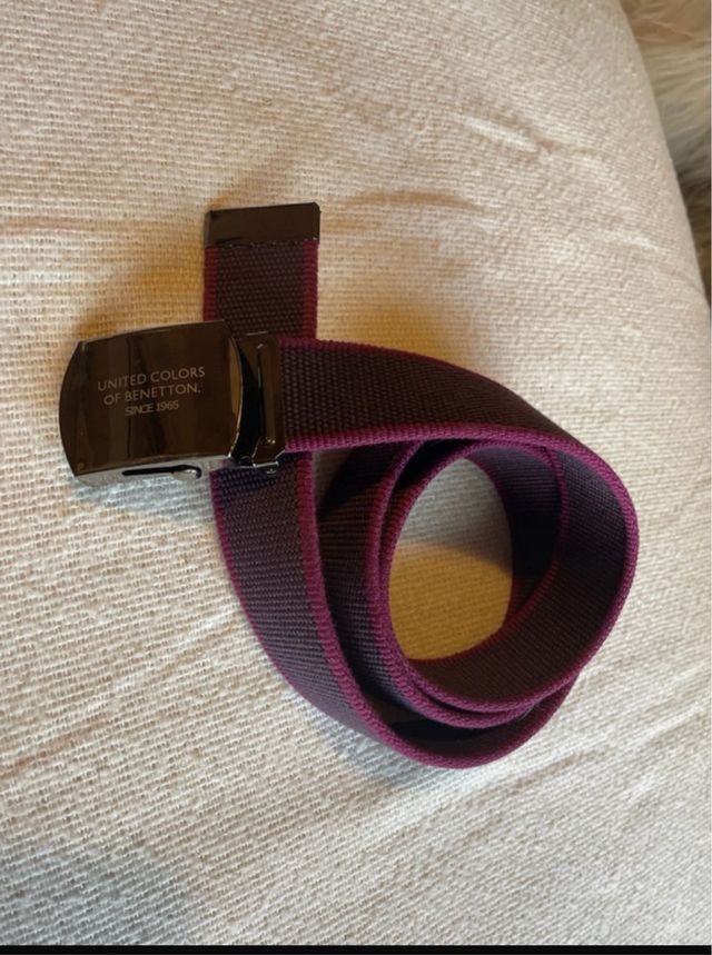Cinturón United Colors of Benetton
largo 110cn