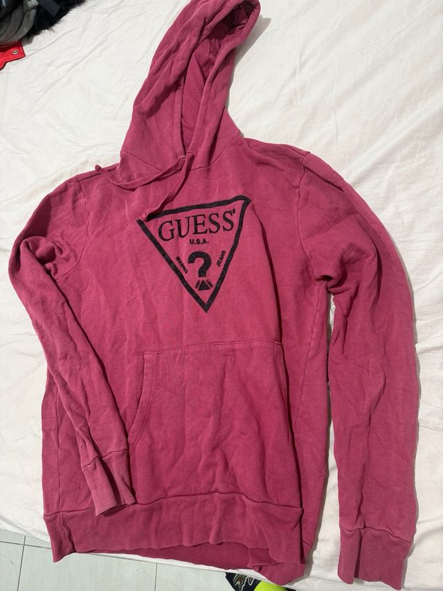 Sudadera Guess vino con Logo Triángulo