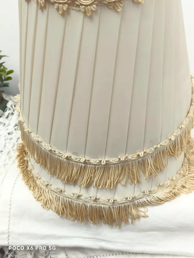 Paralume plissettato beige con frange 25 cm