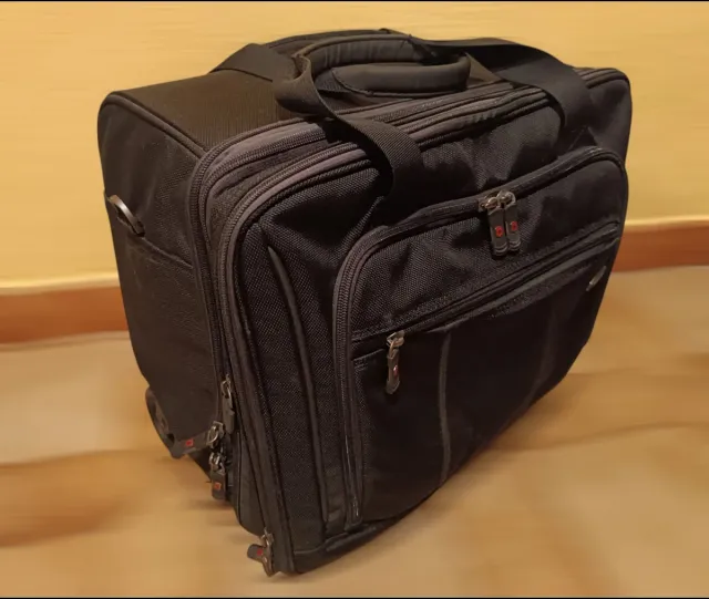 Maletín  trolley ejecutivo Victorinox con ruedas