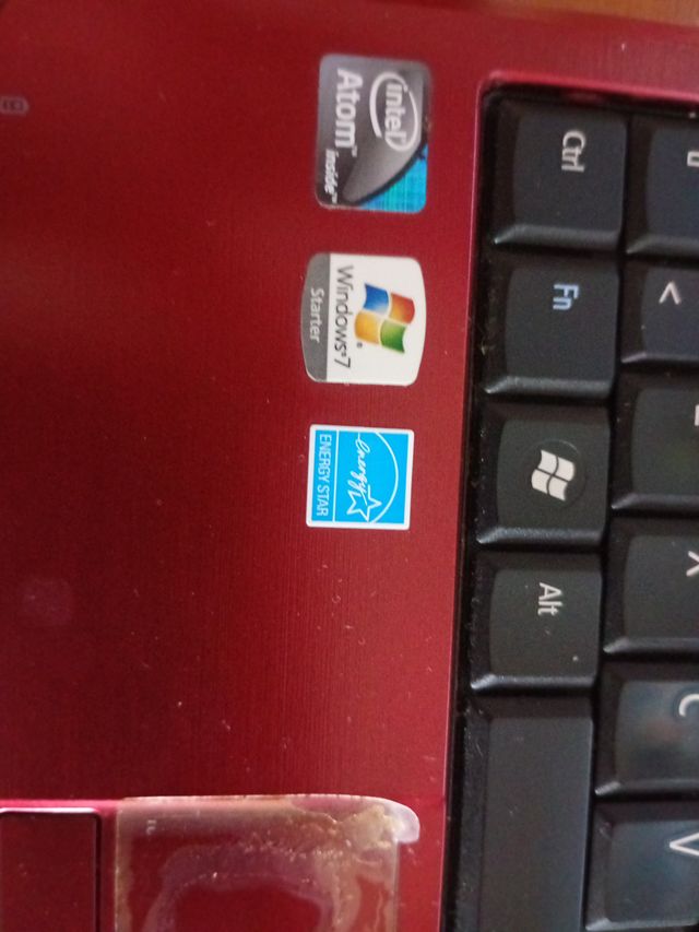 Mini PC portatile Acer rosso.