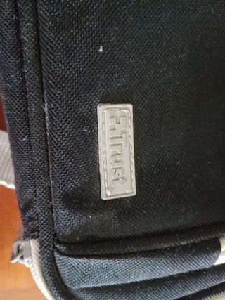 Mini PC portatile Acer rosso.