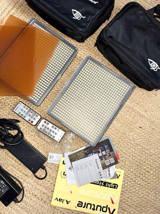 Luz LED Aputure Amaran HR672W