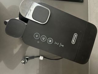 Cafetera Nespresso con espumador de leche