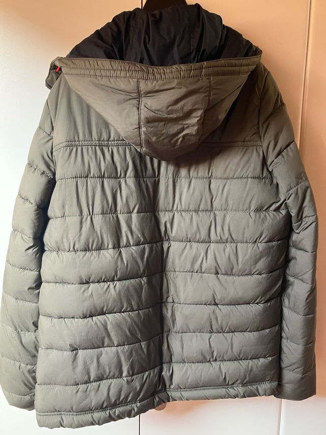 Giacca imbottita Hollister con cappuccio