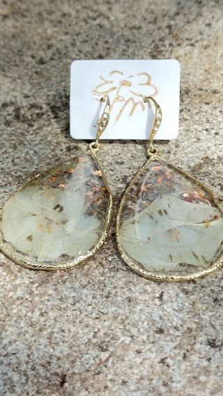 Pendientes largos y grandes con flores naturales