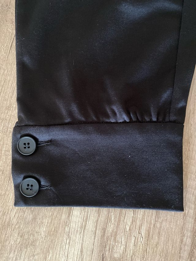 Pantalón tipo babucha negro.