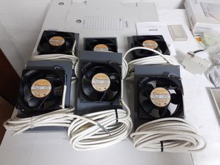 Ventilador NMB 4715MS-23T-B20 con soporte.