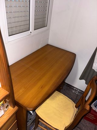 Escritorio madera y silla