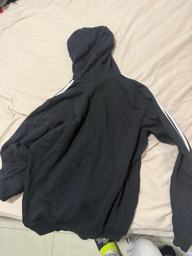 Sudadera Adidas con cremallera y capucha