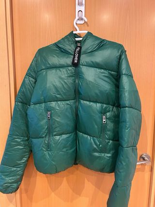 Cazadora acolchada verde Bershka