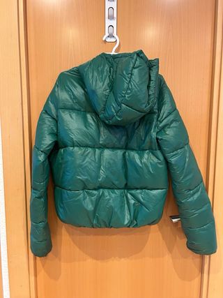 Cazadora acolchada verde Bershka