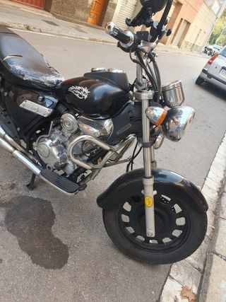 Moto 125cc Negra precio negociable