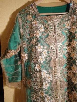 Vestido de fiesta verde y dorado