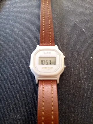 Relojes: Casio LA-670W, Casio LA-11W y  Lotus 7776